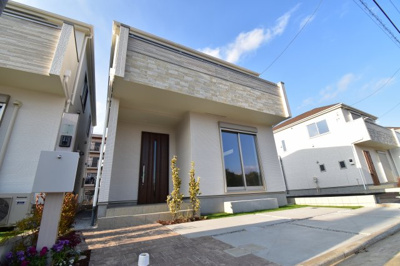 【外観】 | 立川上砂町５丁目　新築戸建て　全19棟　F号棟 | あらゆる夢を叶える新たな未来へ一歩踏み出す…。明日への勇気と活力を与えてくれる、そんな邸宅です。

