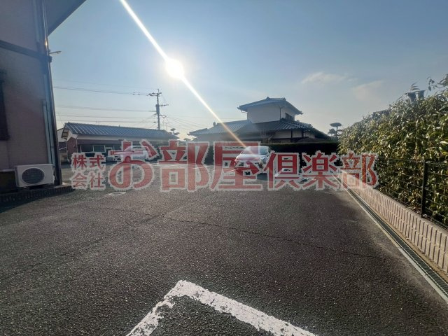 ハイカムール国分の駐車場|車をお持ちの方に嬉しい駐車場付きの物件です