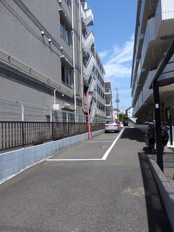 ドミール宇田川の駐車場