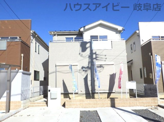 【外観】 | 岐阜市西中島　新築建売♪お車スペース並列3台可能！前面道路幅員6ｍで出し入れしやすいです。