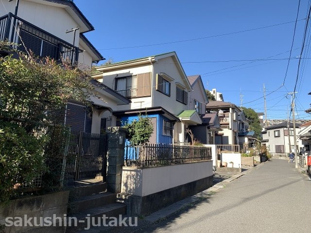 屋敷３丁目　売地　建築条件なしの前面道路含む現地写真|南東側4ｍ公道面