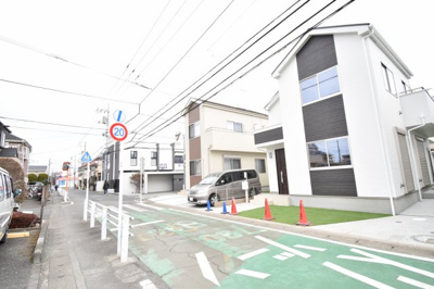 【前面道路含む現地写真】 | 立川市柏町３丁目　３期　新築戸建て　２号棟 | 前面道路にスクールゾーンが設定されているので、小さなお子様の通学も安心ですね。