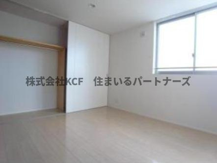 ミカハウスⅢの居間・リビング|大きなものも収納できそうです