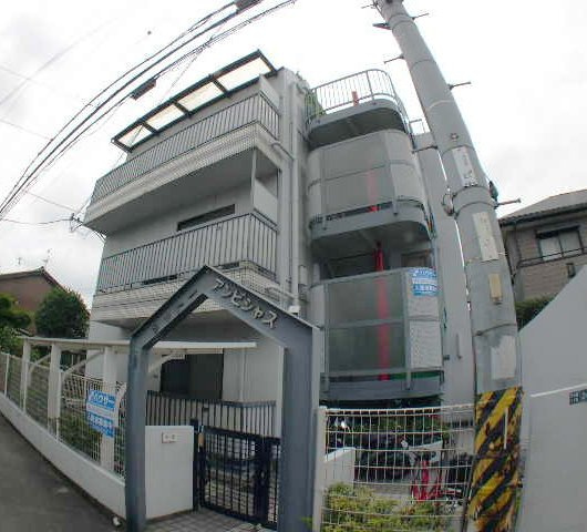 シャトーアンビシャスの外観
