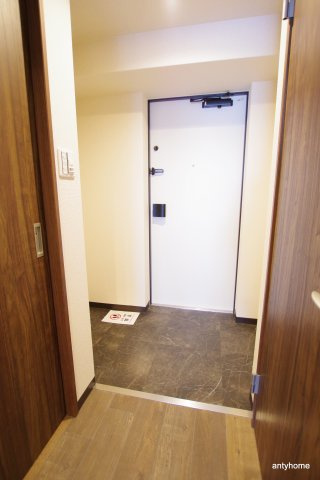 ブリリアントジュネス本町 仲介手数料無料の玄関