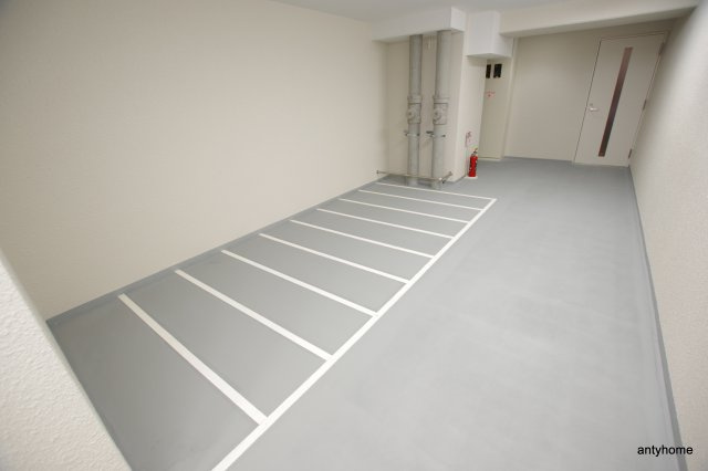 ブリリアントジュネス本町 仲介手数料無料の駐車場