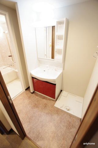 ブリリアントジュネス本町 仲介手数料無料の洗面所