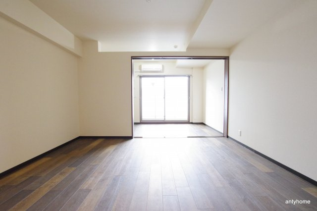 ブリリアントジュネス本町 仲介手数料無料の居間・リビング