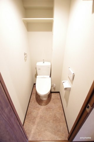 ブリリアントジュネス本町 仲介手数料無料のトイレ