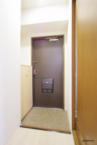 CALLING Osaka Hommachi　仲介手数料無料の玄関