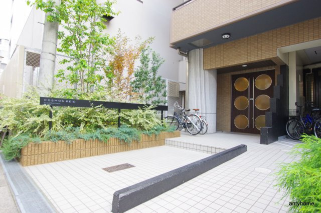 CALLING Osaka Hommachi　仲介手数料無料のエントランス