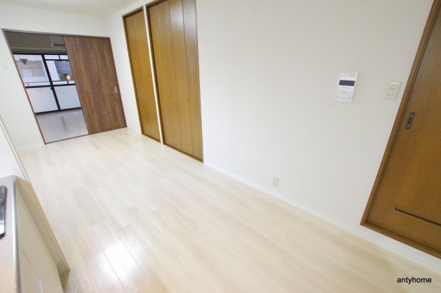 CALLING Osaka Hommachi　仲介手数料無料の洋室