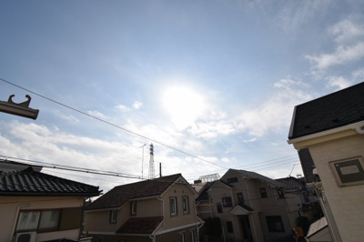 【展望】 | 立川市羽衣町3丁目　全2棟　1号棟 | 緑豊かな立川だからこそ、季節の変わり目を肌で感じることができる眺望を楽しめます。