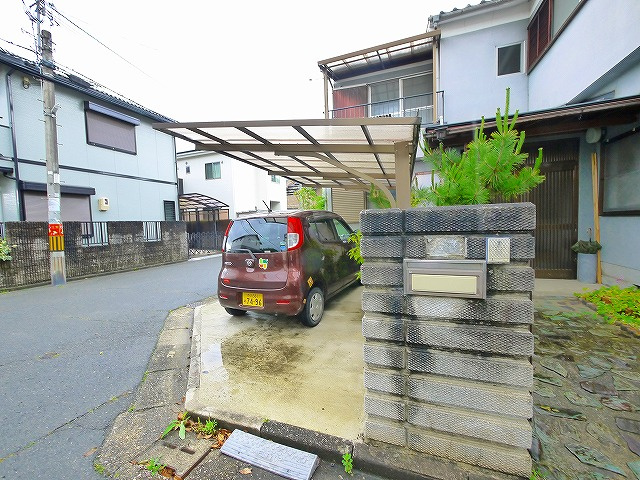 庵治町一戸建の駐車場