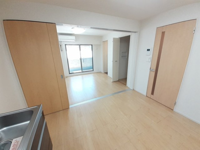 【居間・リビング】 | foresta御所ノ内 | こちらの居間で趣味の時間をお楽しみください