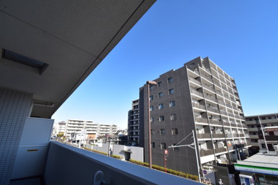 【展望】 | プレシス立川 | 緑豊かな立川だからこそ、季節の変わり目を肌で感じることができる眺望を楽しめます。