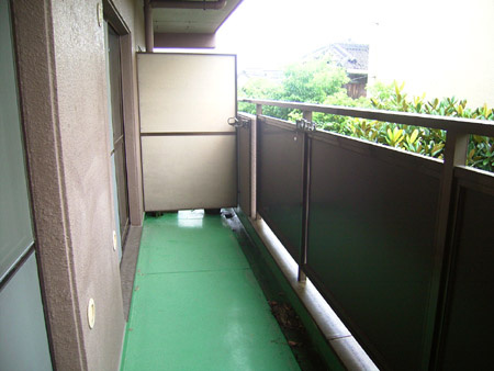 プローブ羽衣のバルコニー|外からの目が気にならないバルコニーで洗濯物が干せます