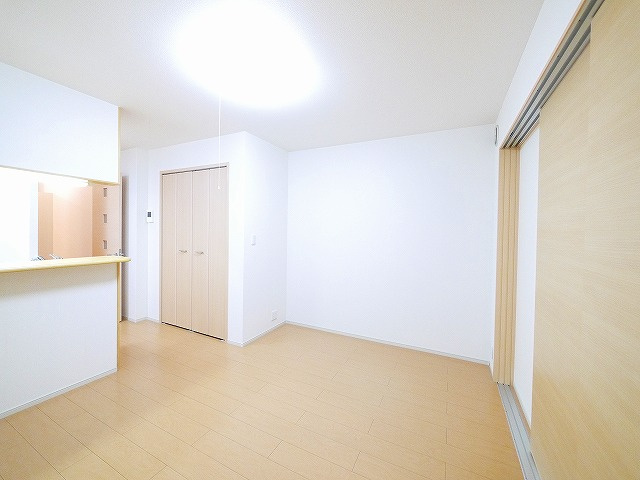 ジェルメ中山Ｂの居間・リビング|使いやすいリビングです