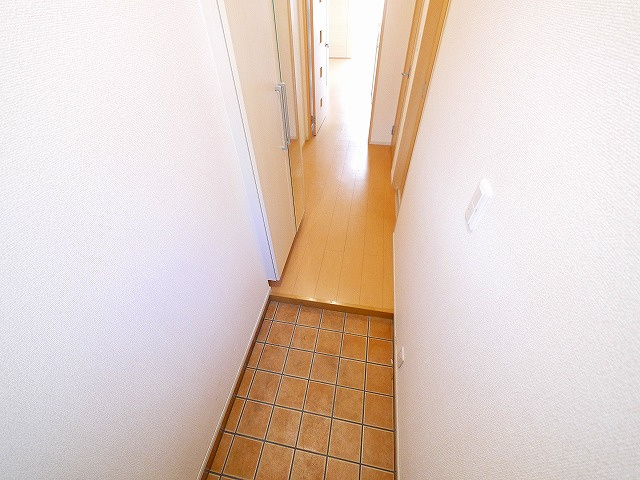 ジェルメ中山Ｂの玄関|明るい玄関です