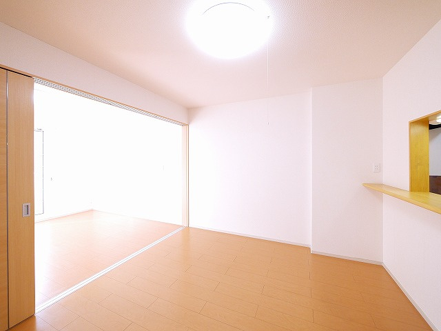 ジェルメ中山Ｂの居間・リビング|使いやすい居間です