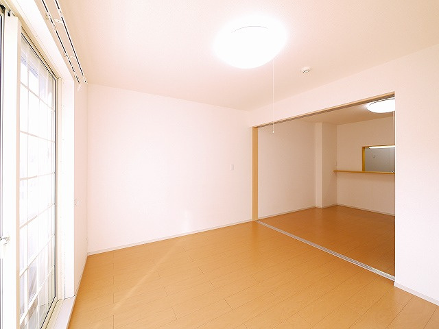 ジェルメ中山Ｂの洋室|落ち着いた色調の洋室です