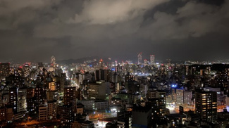 【展望】 | 夜の眺望　窓灯を見下ろす　
高僧階で広島市街地を一望できます