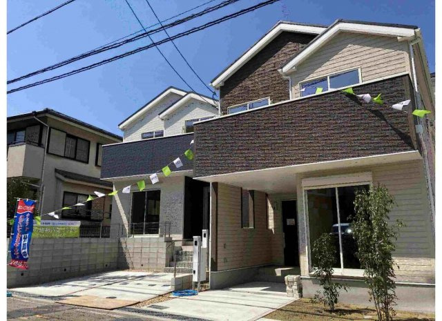 箕面市小野原東１丁目の新築一戸建の前面道路含む現地写真
