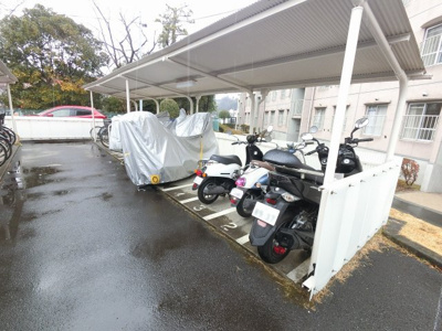 【その他共用部分】 | 永田町ビューハイツ | バイク置場です。
