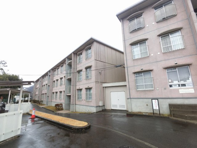 【外観】 | 永田町ビューハイツ | 総戸数５４戸、昭和５４年３月築、管理人は日勤勤務につき管理体制良好です♪