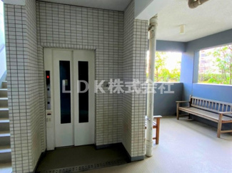 【その他共用部分】 | エレベーター／総戸数221に対して5基のエレベーターを設置。3～4世帯で一つのエレベーターを利用できます。