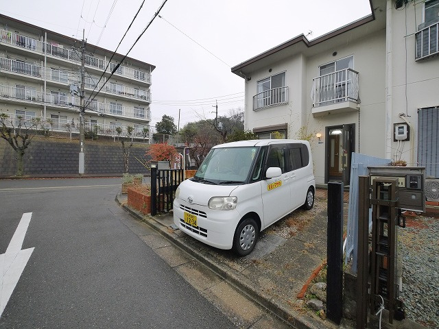 帝塚山ガーデンテラスハウスの駐車場|カースペースがあります