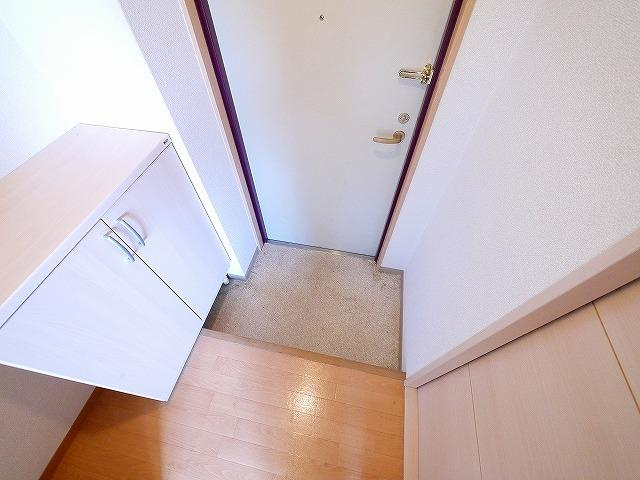 エクセレント天理の玄関|明るい玄関です