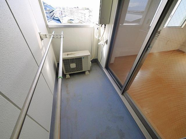 エクセレント天理のバルコニー|バルコニーからの眺めを楽しみながら食事をしませんか