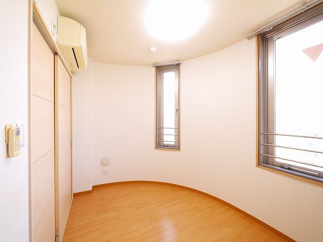 エクセレント天理の洋室|使い勝手のいい洋室です