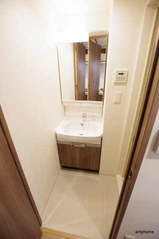 プレサンス天神橋筋六丁目ヴォワール　仲介手数料無料の洗面所