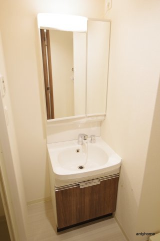 プレサンス天神橋筋六丁目ヴォワール　仲介手数料無料の洗面所