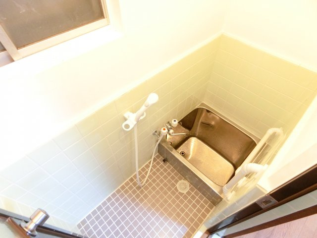 野作町貸家の浴室