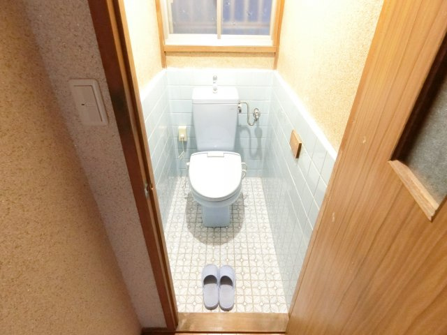 野作町貸家のトイレ