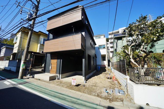 星川駅から平坦徒歩５分！生活施設が整った住環境♪保土ヶ谷区星川１丁目　全２棟新築戸建ての外観