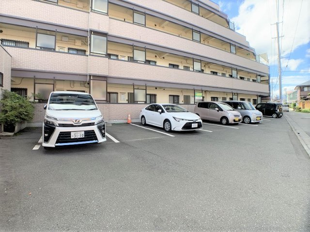 ジュウェル西下台の駐車場