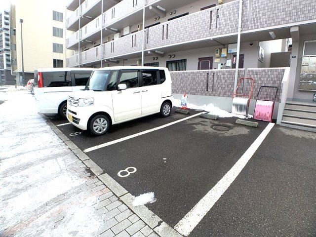ピュアパレスの駐車場