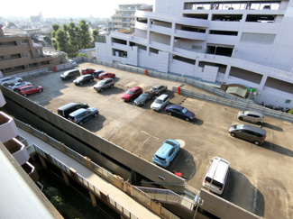 【駐車場】