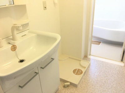 【独立洗面台】 | コンフォール・ヴィラA棟 | 室内に洗濯機置き場あります♪