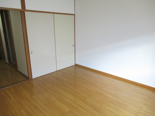 山庄ビルの洋室