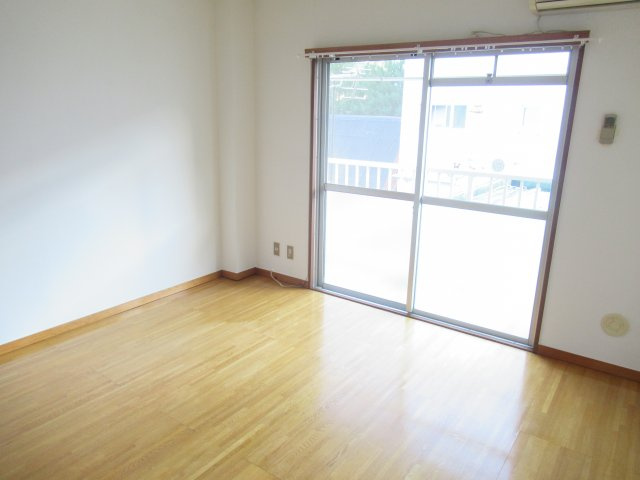 山庄ビルの洋室