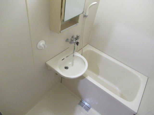 山庄ビルの浴室