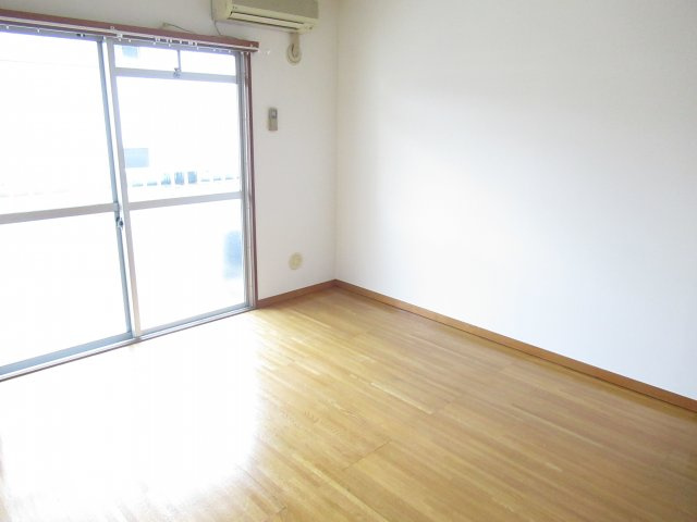 山庄ビルの洋室