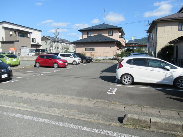 山庄ビルの駐車場