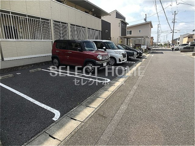 【駐車場】 | エスペランサＡ棟 | 駐車場があるので、車を買う予定の方も安心です