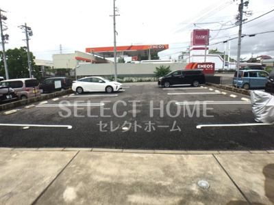 【駐車場】 | メゾン榎田 | 駐車場に車を止められます